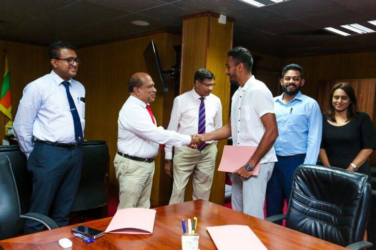 අමාත්‍යංශය,ශ්‍රී ලංකා ක්‍රිකට් සහ යුපුන් අතර ඩොලර් ලක්ෂයක බැදීමක්