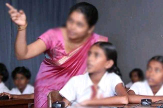 ඇඳුමට දීමනාවක් ඉල්ලන ගුරුවරු ….