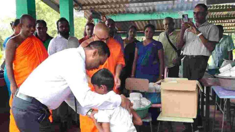 පාසල් දරුවන්ට නොමිලේ ආහාර වේලක් දෙන මහවැලිය