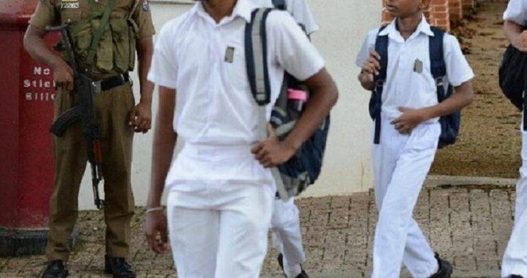 පාසල් සිසුන්ගේ පොත් බෑග් පරීක්ෂාවට පාසල් කමිටුවක් …