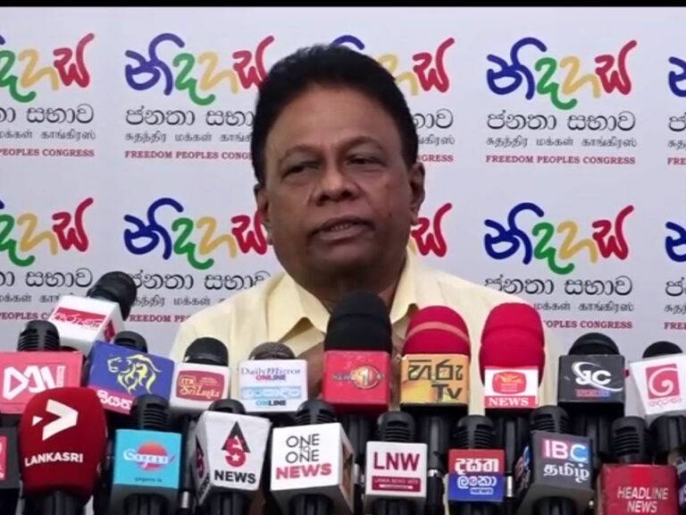 දරුවන්ගේ බෑග් පරීක්ෂා කරන රටක බාර් දෙදාහකට වැඩි ප්‍රමාණයක අයිතිකරුවන් දේශපාලකයින්! (VIDEO)