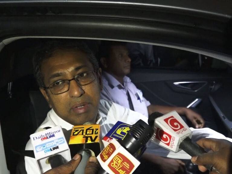 පැටලිලි ගොඩයි. ආණ්ඩුවට මෙහෙම යන්න බැහැ – හර්ෂ (VIDEO)