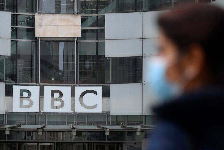 අලුත් ලෝකය සමඟ මුසුවන්න නවමු පිම්මක් සොයන BBC!