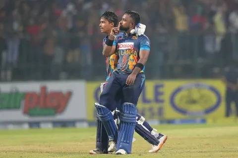 අලුත් සබැදීමට කඩුලු සබැදීම් මුසු කළ චරිත්,ක්‍රිකට් චරිතයේ ඉහළම සතුට විඳියි