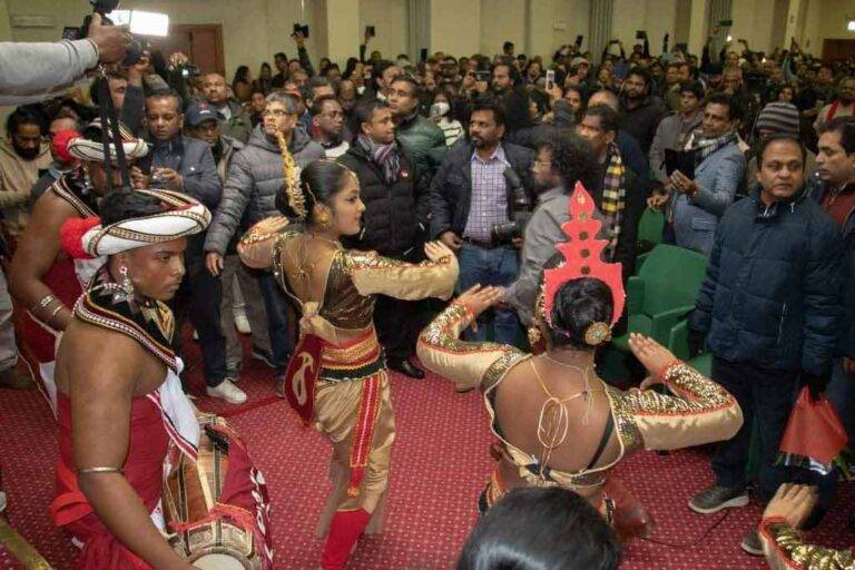 රනිල්ට ඕනෑ ගැටුමක් ඇතිකර ගන්නයි. අපි ඒකට අහුවෙන්නෙ නෑ – අනුර (VIDEO)