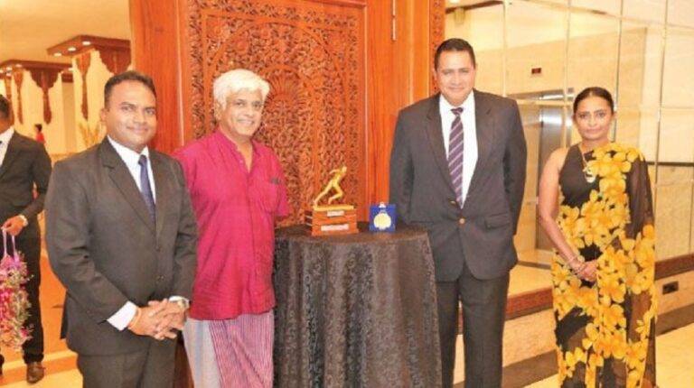 පැල සුරැක, ඇගයෙන සම්මාන උළෙලක්