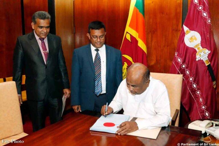 ආදායම් බදු සංශෝධනය බලාත්මක කෙරේ