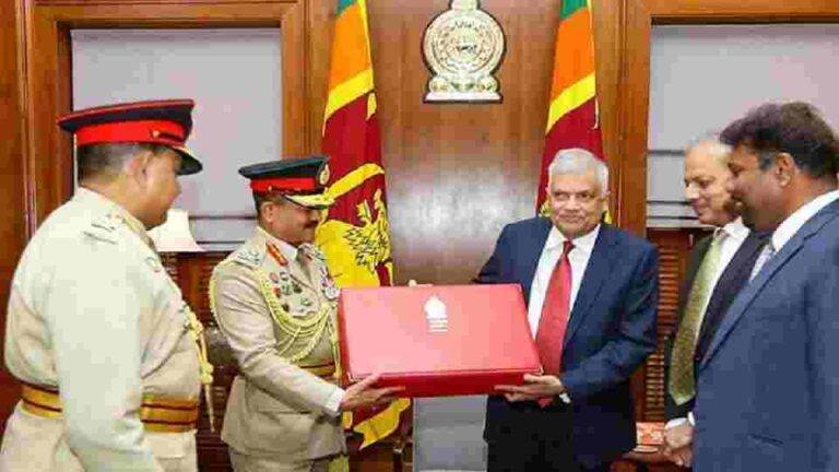 හමුදාවෙන් ජනාධිපතිට ලැබුණු අපූරු බෑගය