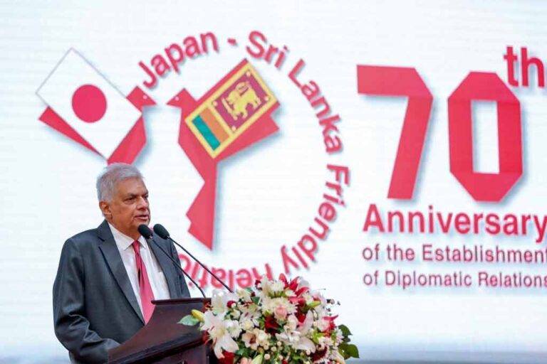 අපේ ආර්ථිකය තාම ත්‍රීවීල් එකක් වගේ. අපිත් රේසින් කාර් එකක් හොයාගන්න ඕනේ – ජනපති