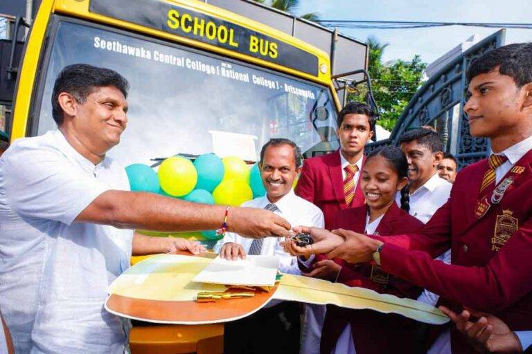 ඇයි, බස් ඩ්‍රයිවර් කෙනෙකුට ජනාධිපති වෙන්න බැරිද ? – විපක්ෂ නායක සජිත් (VIDEO)