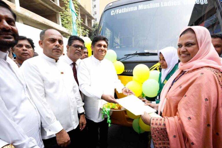 සජිත්ගේ “සක්වල” වැඩසටහනේ 41 වැනි බස් රථය ෆාතිමා මුස්ලිම් බාලිකා විදුහලට (VIDEO)