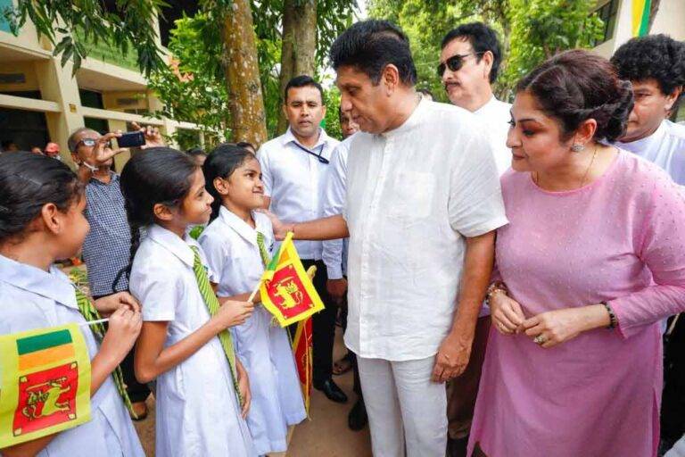 සජිත්ගේ “සක්වල” වැඩසටහනින් 44 වැනි බස් රථය මහරගම මධ්‍ය මහා විද්‍යාලයට (Photos)