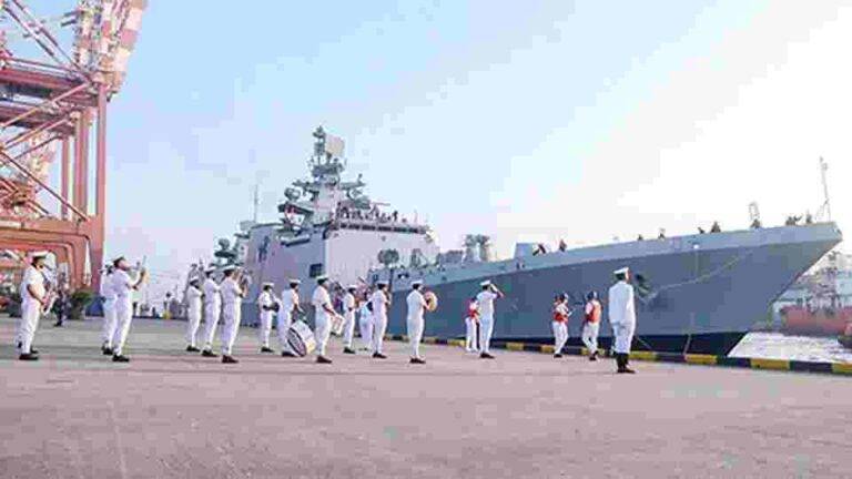 INS DELHI යුධ නෞකාව හදිසියේම ලංකාවට!