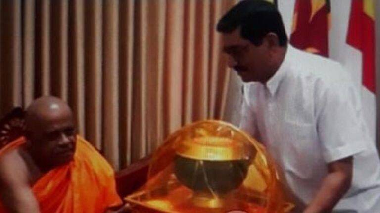 තම අපේක්ෂාව මහනාහිමිවරුන්ට පැවසූ මහ බැංකු අධිපති!