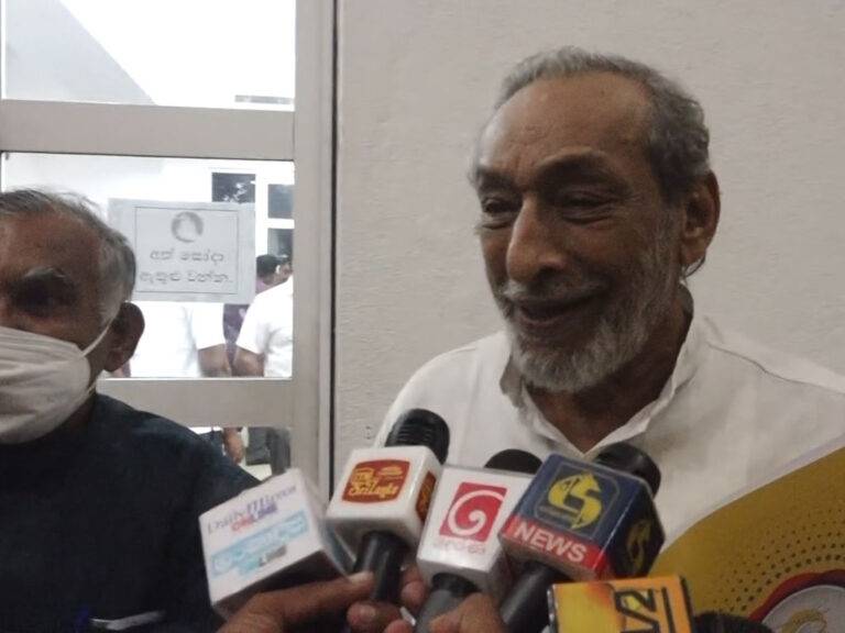 අපෝ ඒ අය අපිට ගැළපෙන්නේ නැහැ. අපේ හෙලිකොප්ටරේට නග්ග ගන්න බැහැ – වාසු (VIDEO)