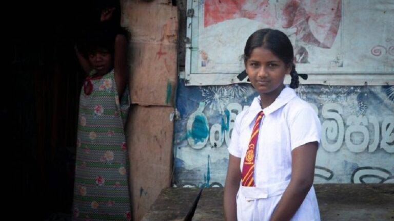පාසලට යවන්නේ කවුද? ලොක්ක ද පොඩ්ඩො ද ?