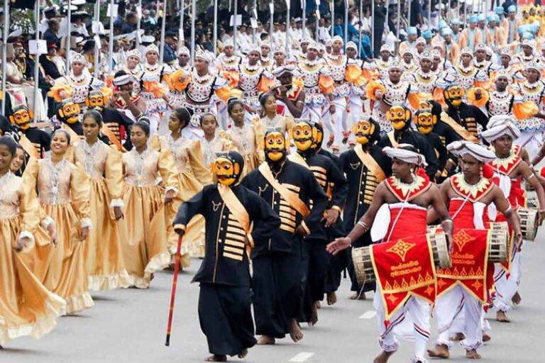 පුස්සක් වන් වූ හැත්තෑ පස්වන නිදහස …