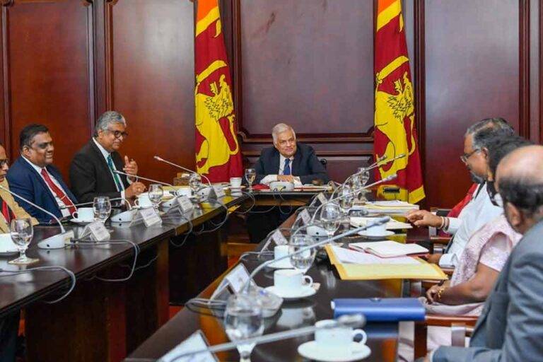 සරසවි ආචාර්යවරුන් සහ සිසුන් සම්බන්ධ කරගෙන සිදුකෙරෙන සංචාරක නගර සංවර්ධන සැලැස්ම ජනපතිට