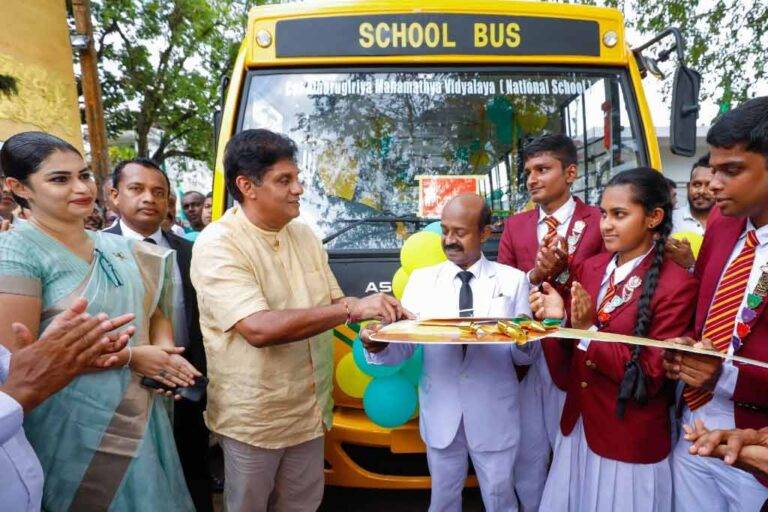 විවේචකයින්ට විපක්ෂ නායක සජිත්ගෙන් ආරාධනයක් ! (VIDEO)