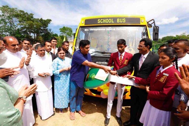 උපන් දිනය දා සජිත්ගෙන් බුත්තල දුටුගැමුණු මධ්‍ය මහා විද්‍යාලයට බස් රථයක් තෑගි (VIDEO)