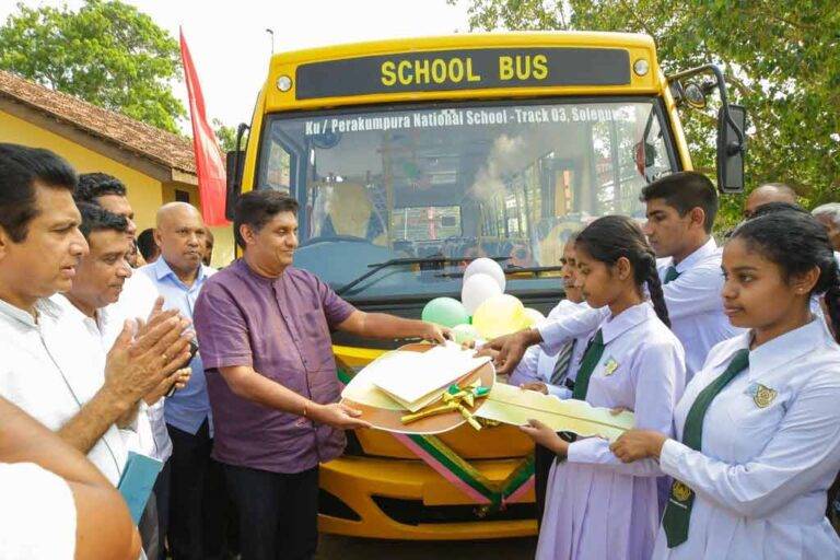 බලය නැතිව කරන වැඩ දෙස බලා බලය ඇතිව කරන වැඩ ගැන හිතන්න – විපක්ෂ නායක සජිත්