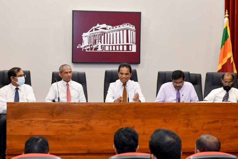කුකුළු මස් හා බිත්තර කර්මාන්තයේ උන්නතිය වෙනුවෙන් සියලු පාර්ශ්ව එකඟතාවකට පැමිණීම අවශ්‍යයි (VIDEO)