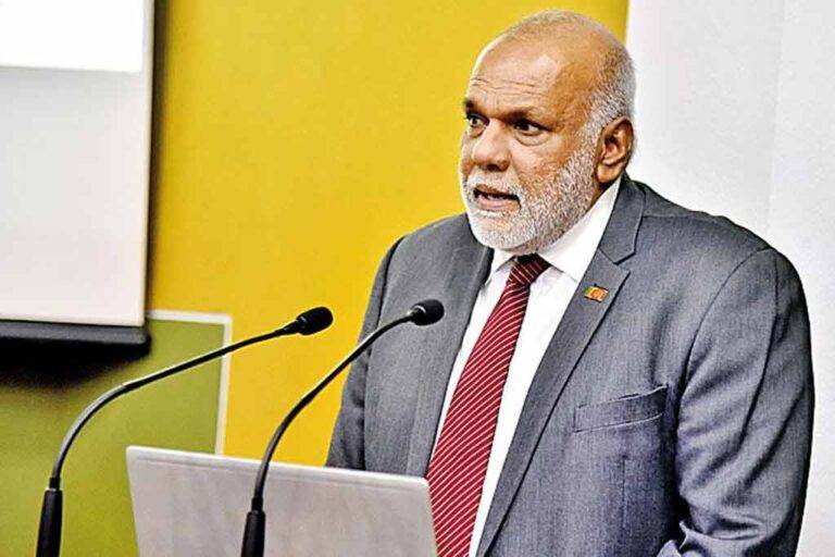 අපනයන සංවර්ධන මණ්ඩලයේ සභාපති කතා කරද්දී සේවක සේවිකාවන් පිටව යයි !