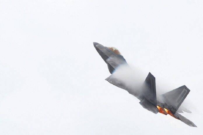f-22monocole
