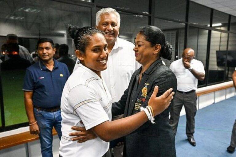 සුසන්තිකා ක්‍රිකට් ගසා චමරිලා දුවයිද?