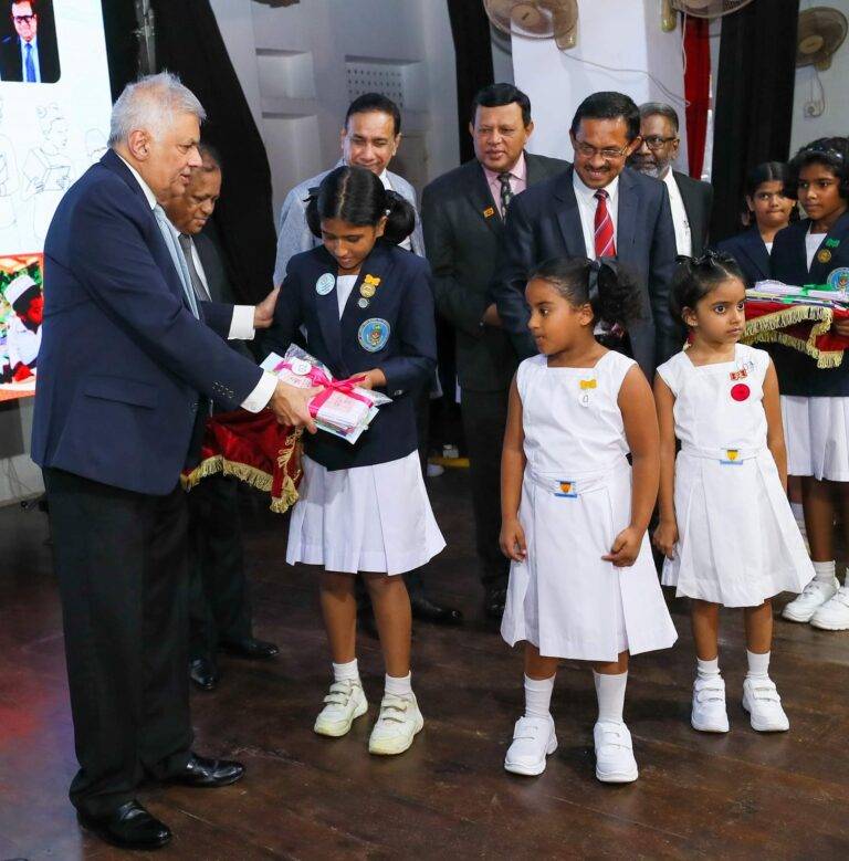 පාසල් ක්ෂේත්‍රයේ ගැටලු සාකච්ඡා මාර්ගයෙන් කඩිනමින් නිරාකරණය කරනවා – ජනාධිපති රනිල්