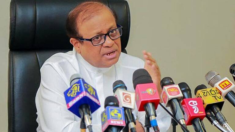 “චීනෙන් රෙදි 70% ක් ලැබුණු නිසා යන්තම් ගොඩ ගියා. නැත්නම් අපේ රෙදි ගැලවෙන්නේ”  – සුසිල් ප්‍රේමජයන්ත්
