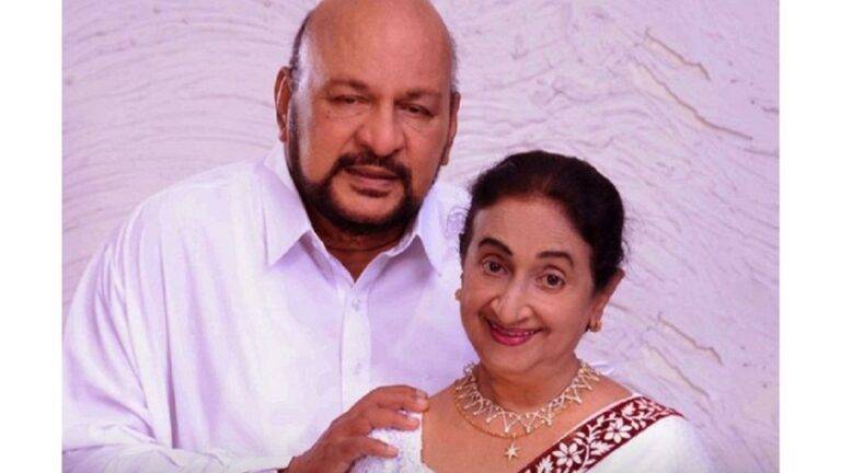 සඳලු තලේ සිට පෙරමග බලනා මානවිකාවිට ඔහු කිවූ කවිය!
