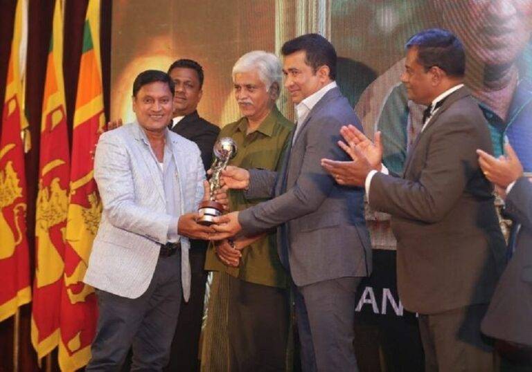අන්නාසි මාමාට සම්මානයක්