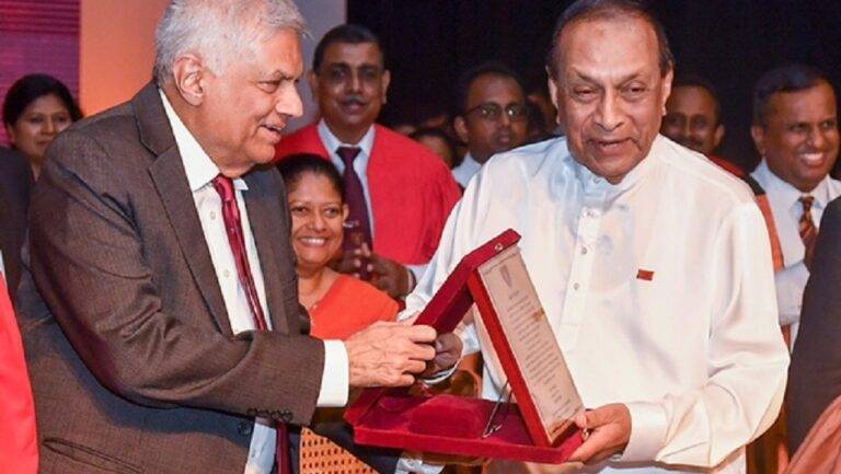 “ආනන්දාභිමානී සම්මානය” ආදි ආනන්දියකු වන කරු ජයසූරිය මහතාට ජනපති අතින්!