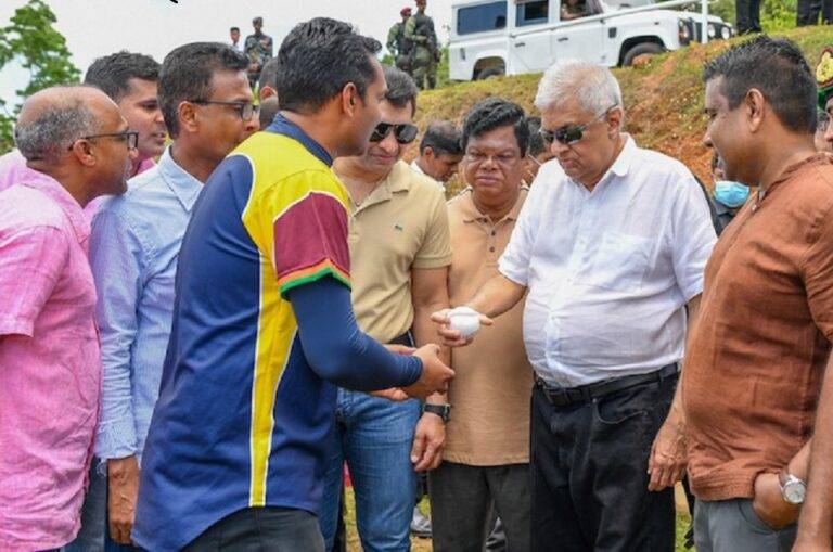 ඔලිම්පික් බේස් බෝලය විපක්ෂයට දමන්න බැරිදැයි ජනාධිපති හිටපු බේස්බෝල් උප නායකයාගෙන් අසයි.