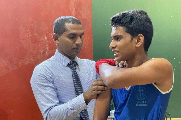 දෙයියන්ට කියන්න ආපු අයට දැන් තියෙන්නෙ දොස්තරට කියන්න. පරපුරක් අලුත් කළ වෛද්‍ය තරංග අරුග්ගොඩ