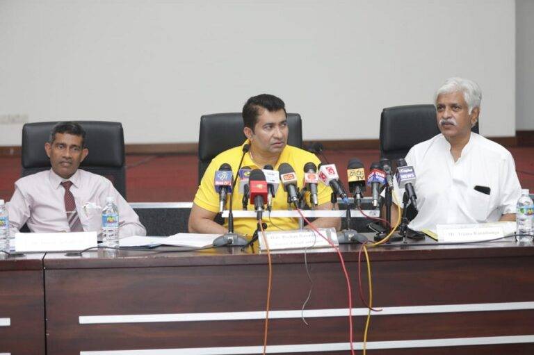 තවමත් බැදිවල යන ක්‍රීඩා ඇමති