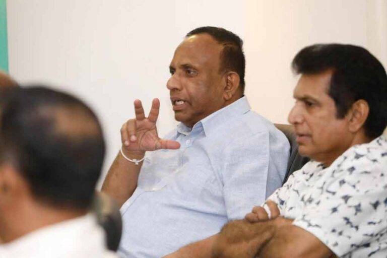 සජබ කණ්ඩායම් රැස්වීමට ආ විශේෂ අමුත්තා