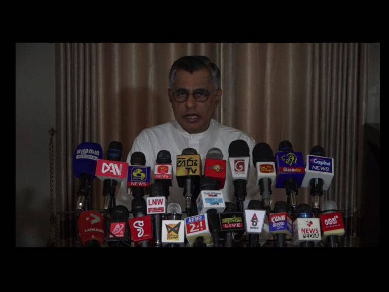 ජනාධිපතිට මේ ජන්දය තියන්න වුවමනාවක් නැහැ.කොමිසම වැඩ කරන්නෙත් දෙකට දෙවාරනේට (VIDEO)