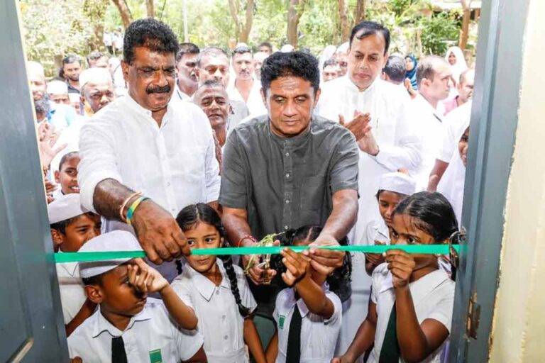 සක්වල 25 වැනි අදියර යටතේ වීරවිල තාසිම් මුස්ලිම් කණිෂ්ට විදුහලට පරිත්‍යාගයක් (Photos)