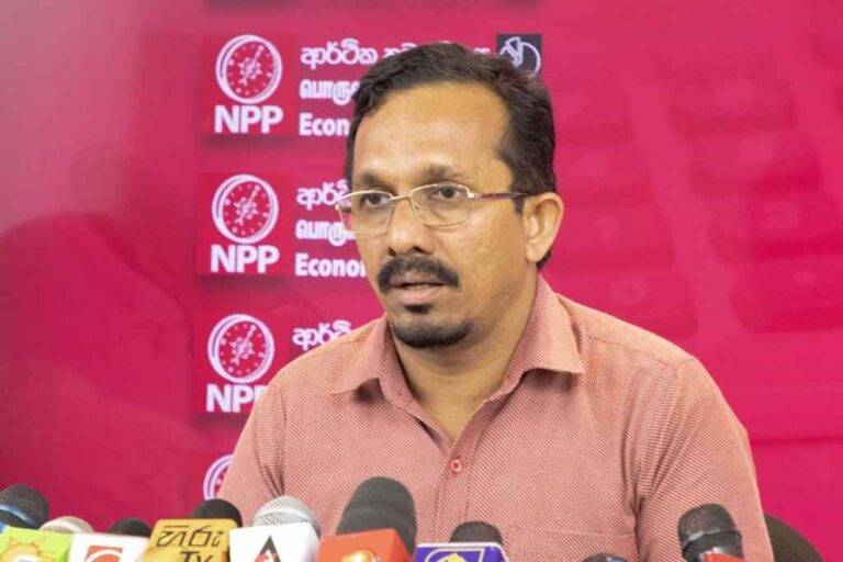 ඩොලරයට වඩා රුපියල ශක්තිමත් වුණොත් ඇමරිකාව අපට බෝම්බ ගහයි ! – හඳුන්නෙත්ති (VIDEO)