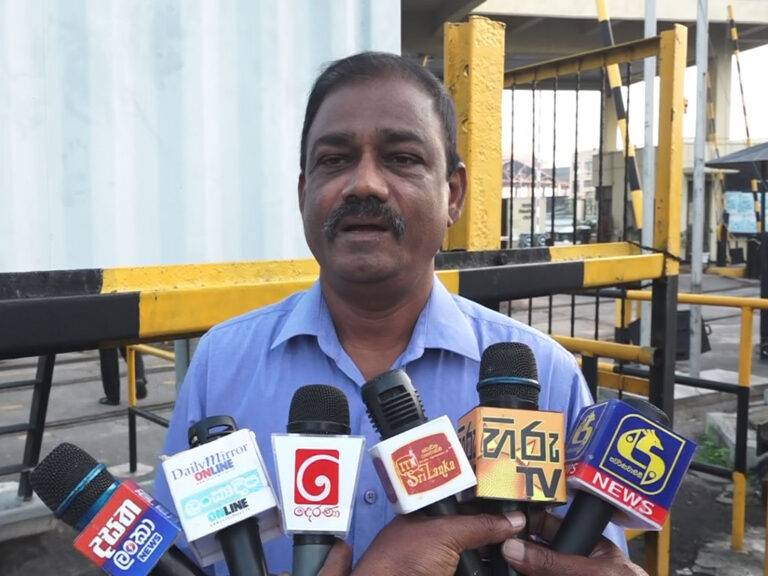 බද්දට එරෙහි වෘත්තීය සමිති සටන වරායෙන් ඇරඹෙයි – තීරණාත්මක දින දෙකන් පසු වරායම වැසීමේ සූදානමින් (VIDEO)