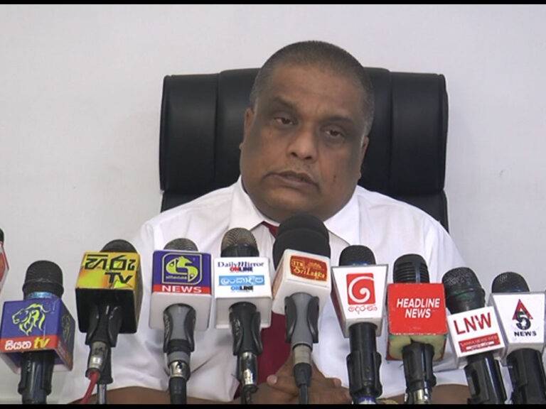 වි.වි ඇදුරන්ට/ගුරුවරුන්ට බැරි නම් උසස් පෙළ උත්තර පත්‍ර අපි බලන්නම්! (VIDEO)