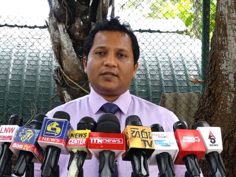 රත්නප්‍රියට මෙතන කරන්න දෙයක් නැහැ අපිට සෘජුව ජනාධිපතිගේ සාකච්ජාවයි ඕනේ! (VIDEO)