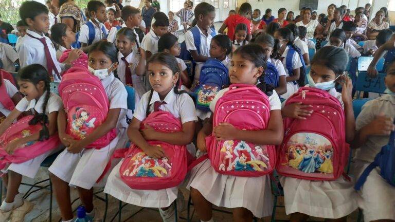 කැඩී විසිරුණු දූළි පොළොවක..පිපී දිළිහුණු නෙළුම් කැකුළු