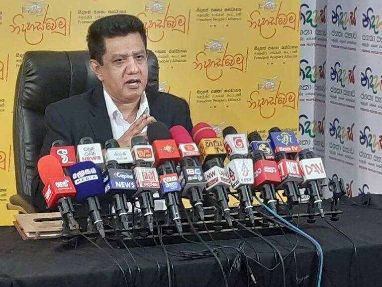 පරණ ක්‍රමවේද එක්ක අලුත් විකට් එකේ සෙල්ලම් කරන්න බැහැ – චරිත කියයි