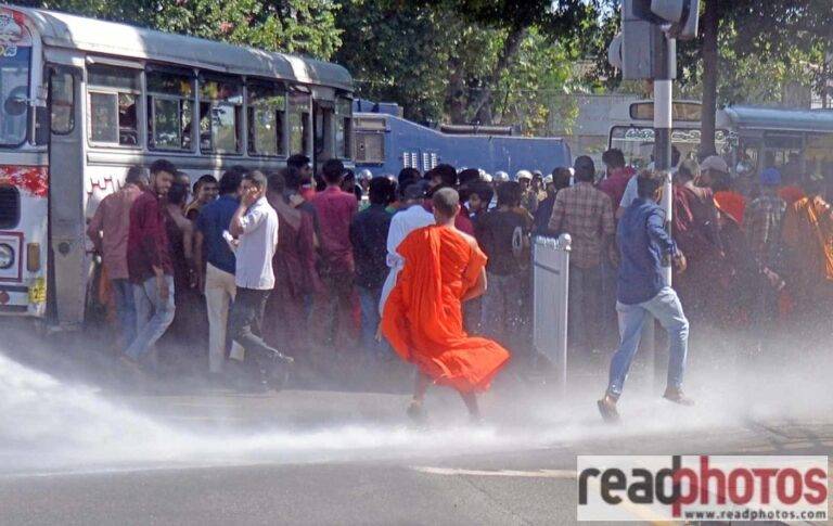 “සියලු සරසවි තුළ ශිෂ්‍යභාවය අහෝසි කිරීම් භූමි තහනම් ඉවත් කරනු” කියමින් අදත් අන්තරේ කොළඹට!