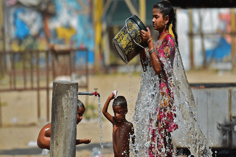 ආසියානු ඉතිහාසයේ වාර්තා වී ඇති දරුණුතම තාප තරංගය රටවල් ගිල ගනිමින් ඇත.