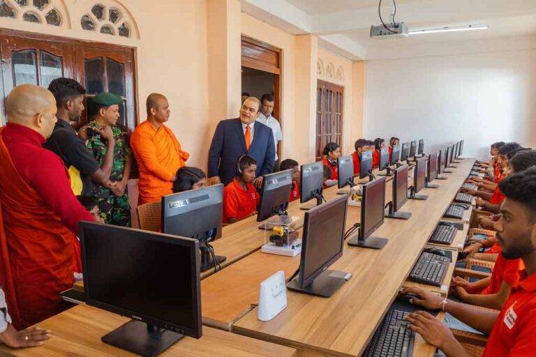 දිවයිනේ සෑම ප්‍රා.ලේ. කොට්ඨාසයකටම ධම්මිකගෙන් සැටලයිට් කැම්පස් එකක්. 165,000 කට නොමිලේ රොබොටික්ස් හැදෑරීමට වරම් !