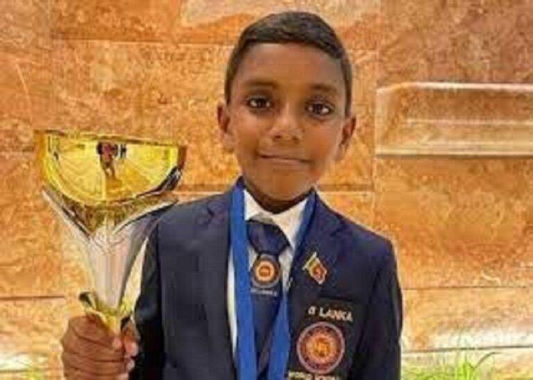 අනුහස් පෑ අනඳ පුතු තෙහස් විසි එකේ සිට එකට පැමිණ ලොවම දිනයි